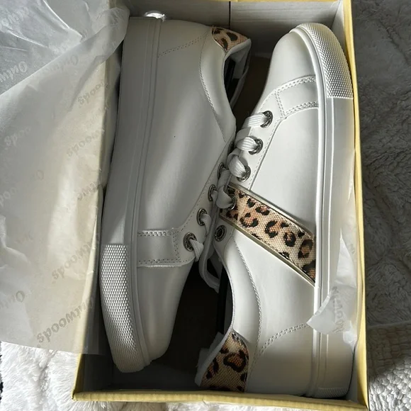 Outwoods leopard print sneakers